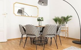Franz 23 - Typical Viennese Apartment In The Heart Of Vienna
