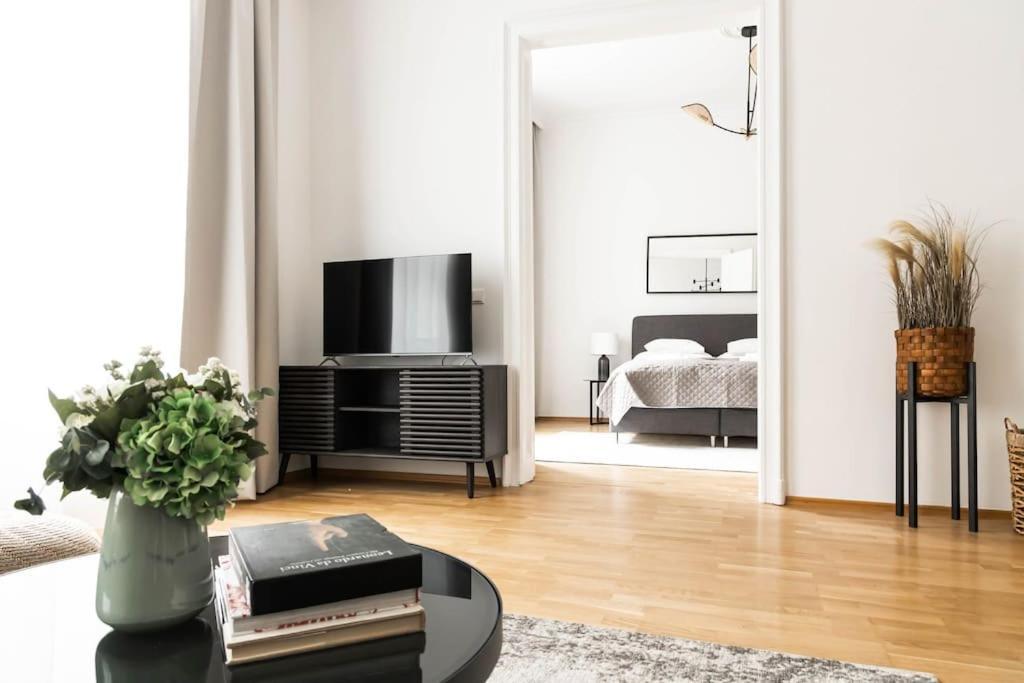 Franz 23 - Typical Viennese Apartment In The Heart Of Vienna Esterno foto