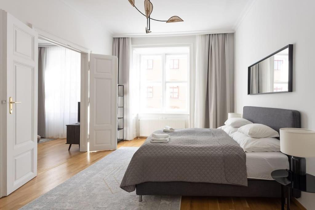 Franz 23 - Typical Viennese Apartment In The Heart Of Vienna Esterno foto